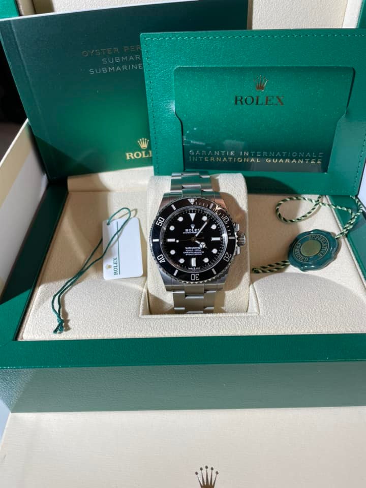 ROLEX SUBMARINER NO DATE 124610LN 41MM BOX + PAPERS