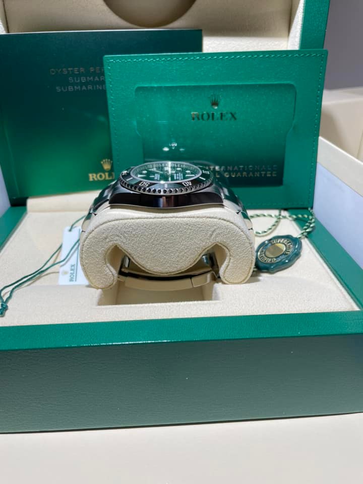 ROLEX SUBMARINER NO DATE 124610LN 41MM BOX + PAPERS