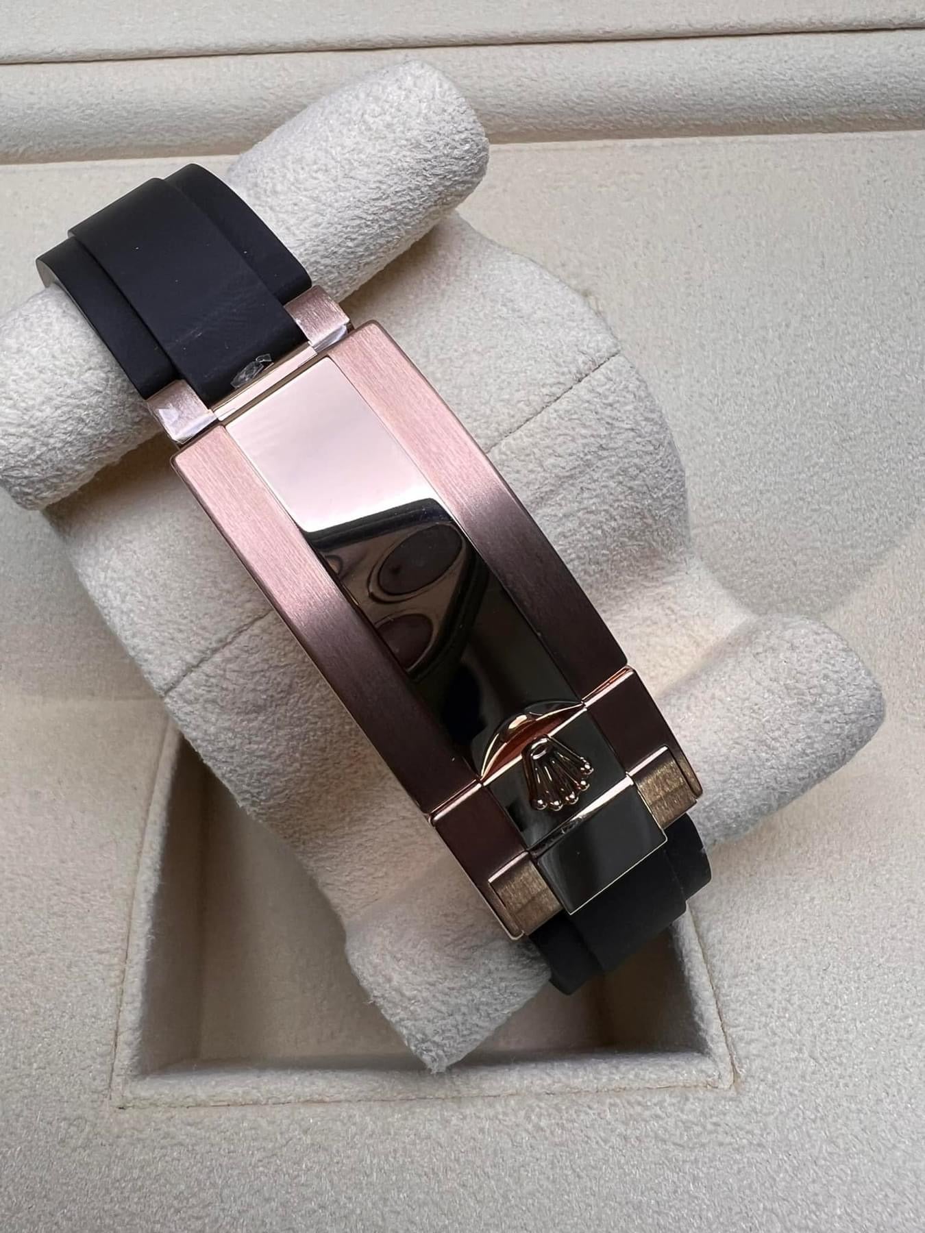 Rolex Rose Gold Yachtmaster 40 ref:126655 on Oysterflex Box/Papers