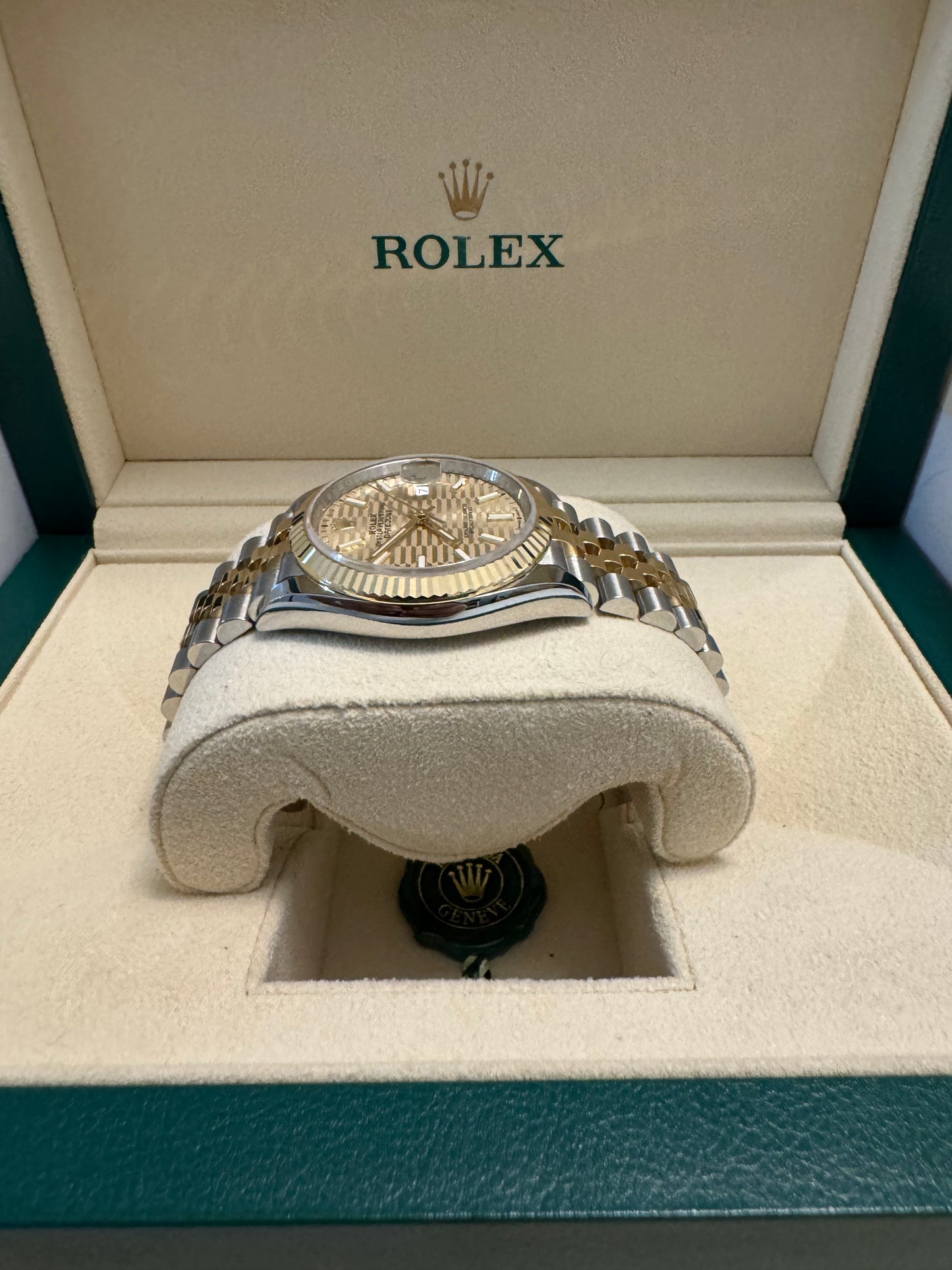 2022 NEW Two tone Datejust champagne motif 126233 box/papers