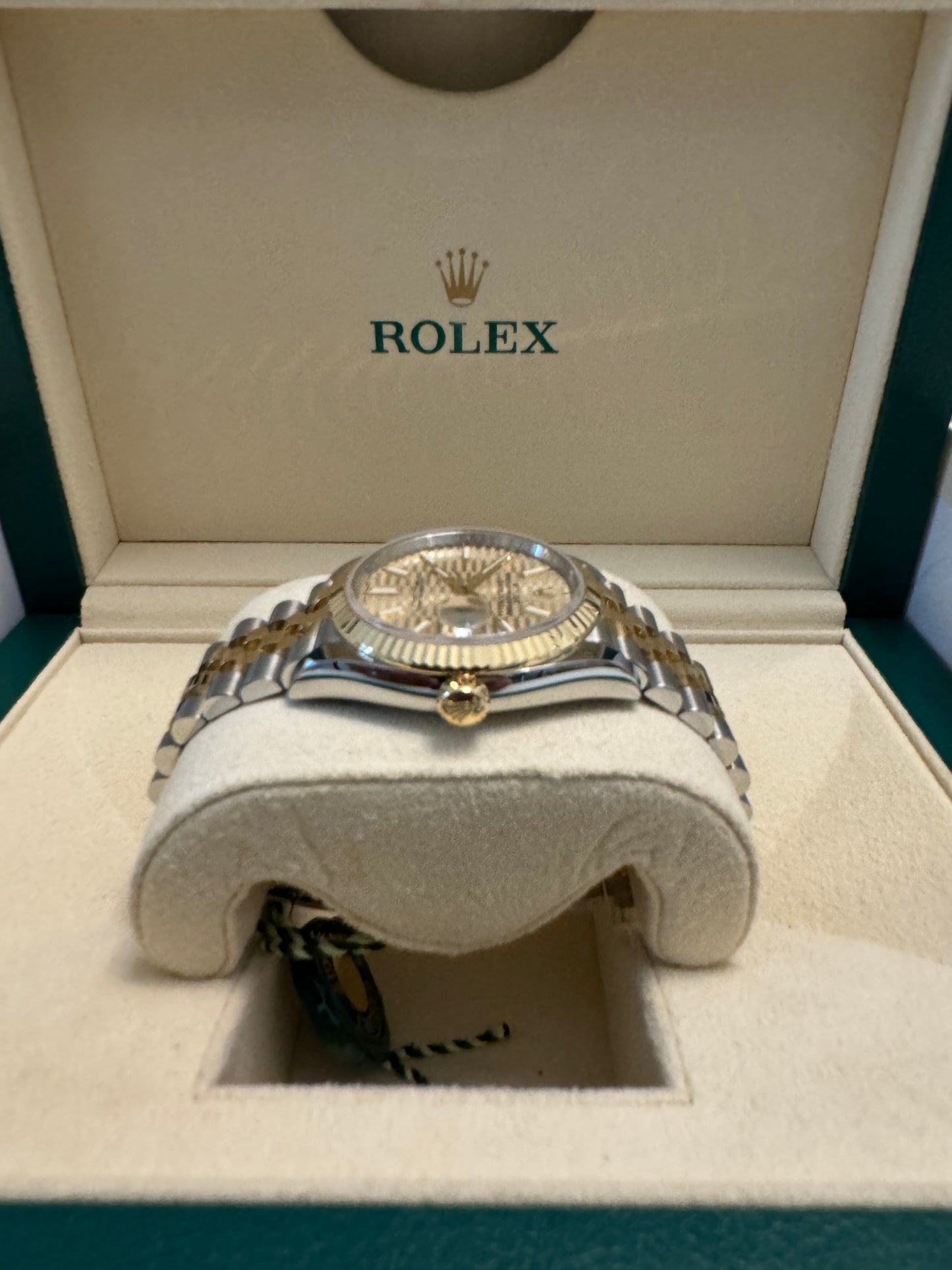 2022 NEW Two tone Datejust champagne motif 126233 box/papers