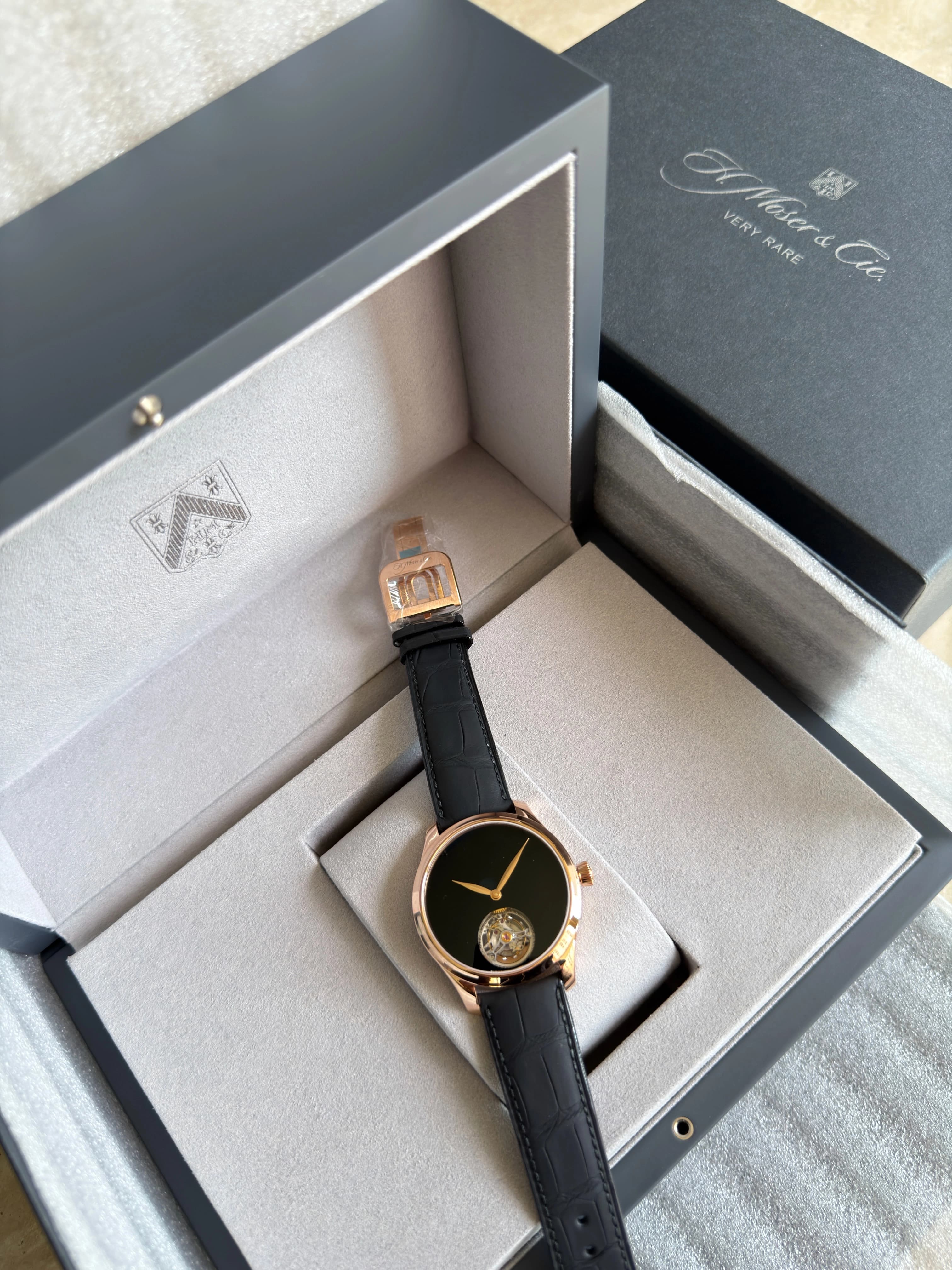 H. Moser & Cie H Moser & Cie Endeavour Tourbillon Rose Gold "Vantablack"