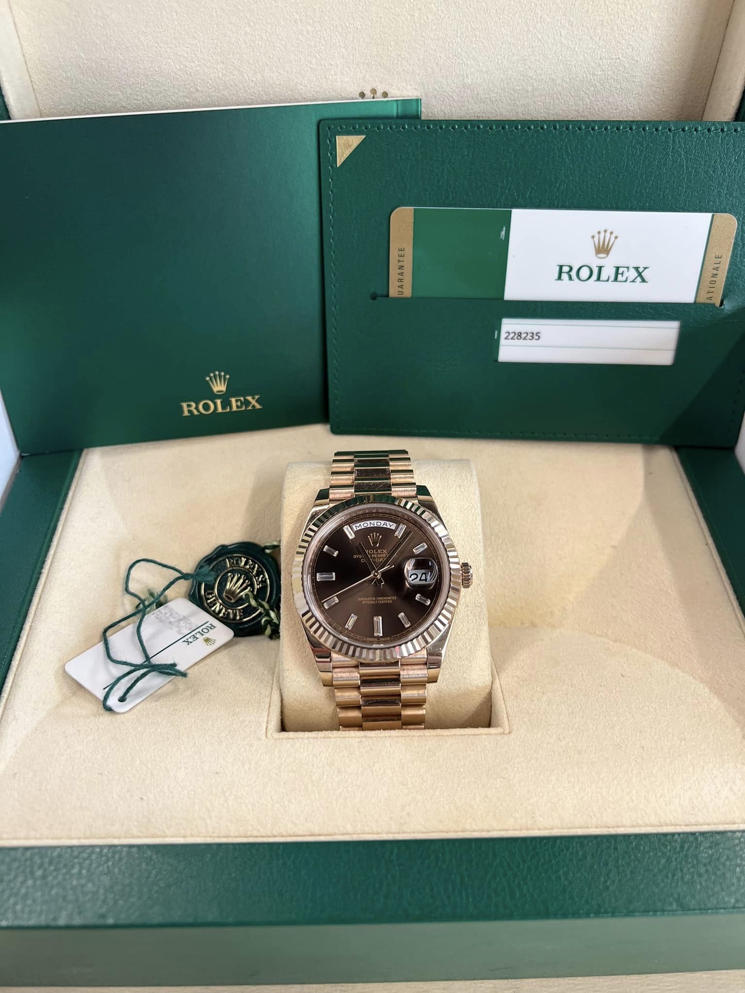 ROLEX Rose Gold Daydate 40 228235 40MM Chocolate Diamond DIAL WITH