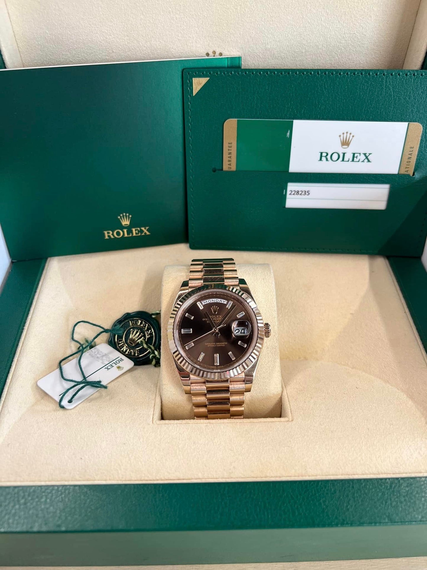 ROLEX Rose Gold Daydate 40 228235 40MM Chocolate Diamond DIAL WITH ROSE GOLD PRESIDENT BRACELET BOX + PAPERS